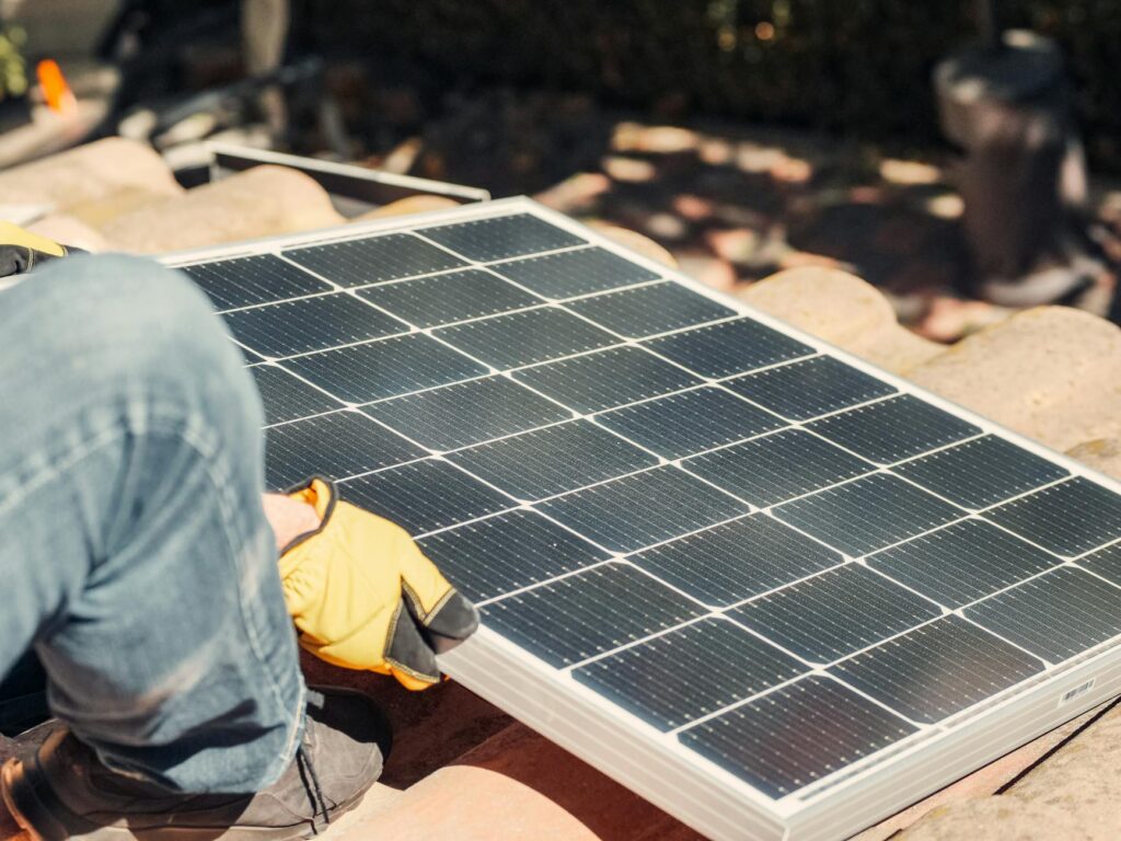 Thin-Film vs Silicon Solar Panels: Key Differences